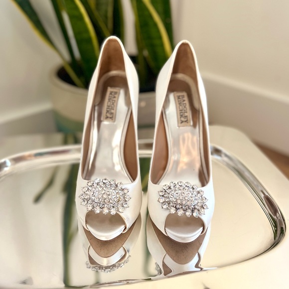 Badgley Mischka Jeannie Ivory Wedding Formal Peep Toe Heels size 7.5 - Picture 2 of 10